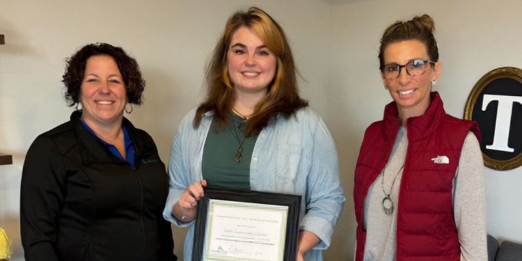 Chamber Ambassador Visits Tidy Tails Grooming